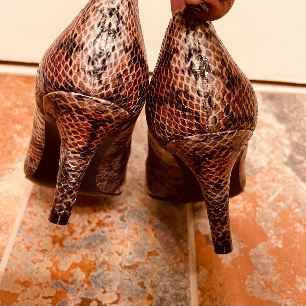 Nwob! Stunning Nine West Python Print Pumps! - image 6